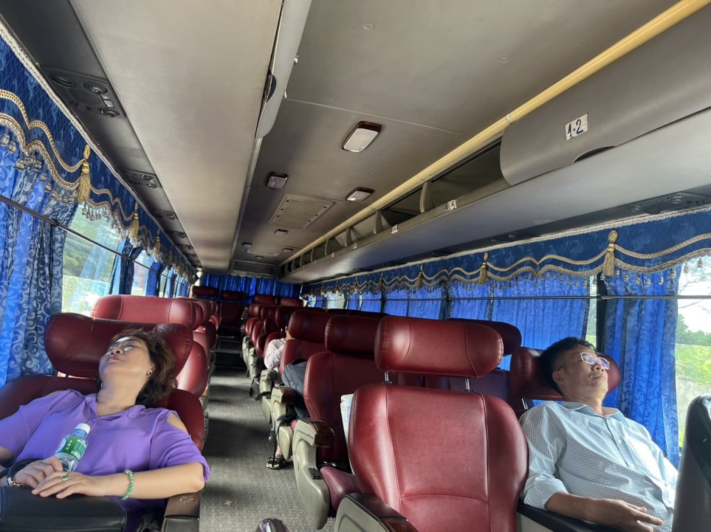 Thai Duong airbus - bus to Cambodia - xe đi Campuchia